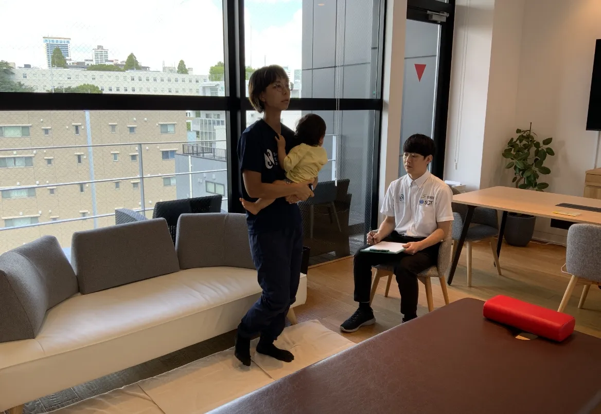 腰のコンディショニングのスペシャリストが身体の使い方を指導